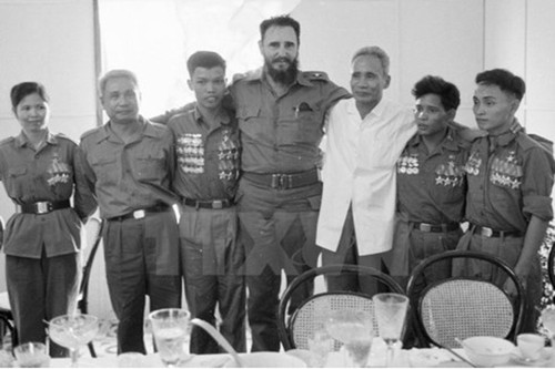 Delegación cubana visita los lugares que pisó Fidel hace 45 años en Vietnam - ảnh 1