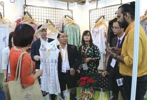 Vietnam se suma a la sexta feria internacional de seda en la India - ảnh 1