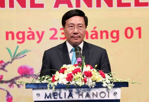 Canciller vietnamita aplaude contribuciones de representantes diplomáticos extranjeros - ảnh 1