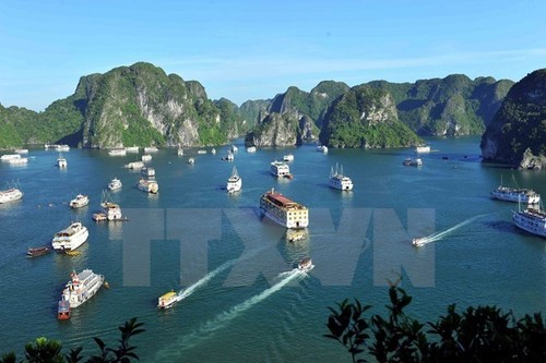 La bahía de Ha Long entre las 25 maravillas naturales del mundo - ảnh 1