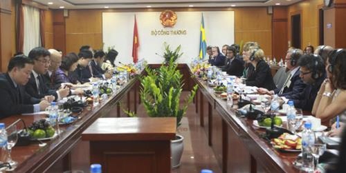 Vietnam y Suecia afianzan cooperación en comercio e inversión - ảnh 1
