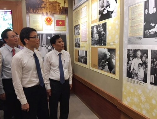 Inauguran nueva sala de exhibición sobre el presidente Ho Chi Minh en el Palacio Presidencial  - ảnh 1