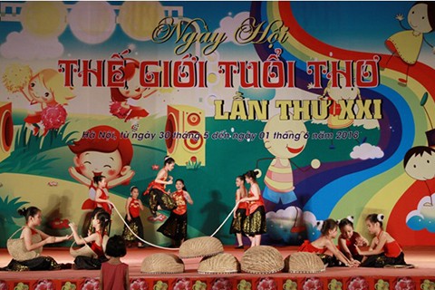Actividades a propósito del Día Internacional de la Infancia en Vietnam - ảnh 1