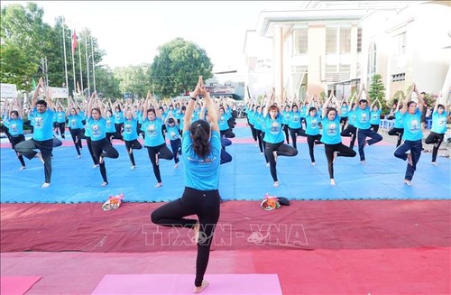 Vietnam responde al Día Internacional del Yoga - ảnh 1