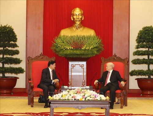 Máximo dirigente de Vietnam recibe al premier laosiano - ảnh 1