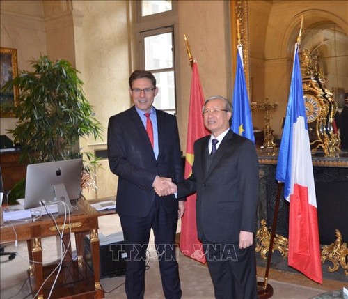 Vietnam considera vigorizar relaciones de cooperación con Francia - ảnh 1
