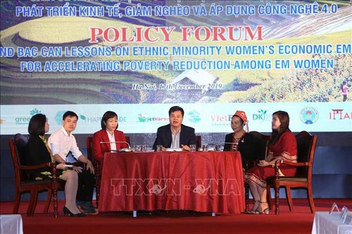 Vietnam ayuda a mujeres étnicas a salir de la pobreza en la era tecnológica - ảnh 1