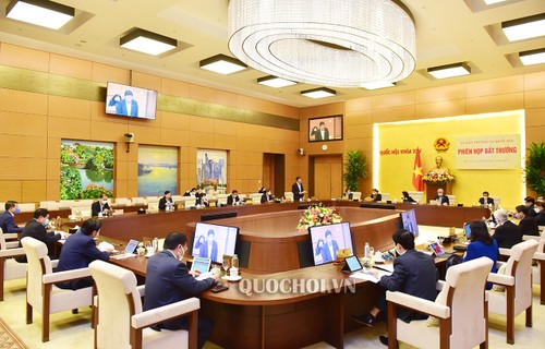 Reunión extraordinaria del Comité Permanente del Parlamento vietnamita sobre Covid-19 - ảnh 1