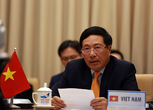 Vicepremier vietnamita concede importancia a respetar leyes internacionales en el mantenimiento de paz mundial - ảnh 1