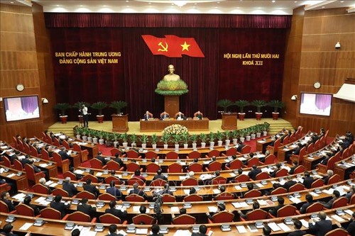 Segunda jornada del XII pleno del Comité Central del Partido Comunista de Vietnam - ảnh 1