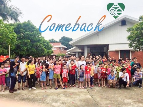 “Club ACE - Por un brillante futuro” ofrece conocimientos gratuitos a niños desfavorecidos en Hanói - ảnh 3