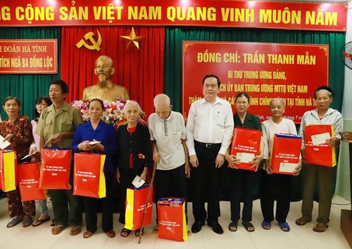 Jefe del Frente de la Patria de Vietnam visita a familias beneficiadas por políticas preferenciales - ảnh 1