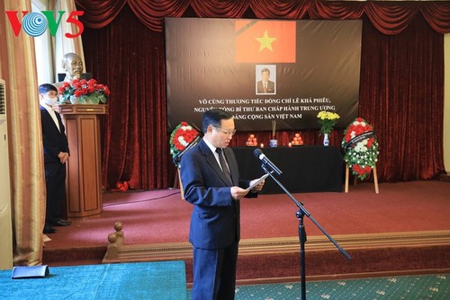 Memorial service for former Party chief Le Kha Phieu held abroad - ảnh 2