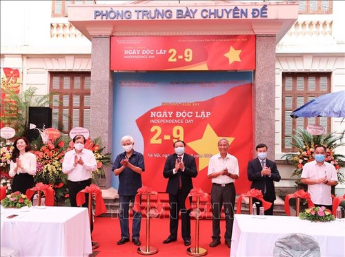 Celebran exposiciones en saludo a grandes efemérides de Vietnam - ảnh 1