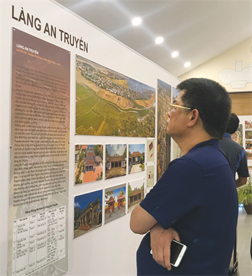 Exposición arquitectónica de aldeas vietnamitas presenta sus valores esenciales - ảnh 2