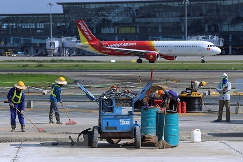 Modernización de las pistas de los aeropuertos de Noi Bai y Tan Son Nhat - ảnh 1