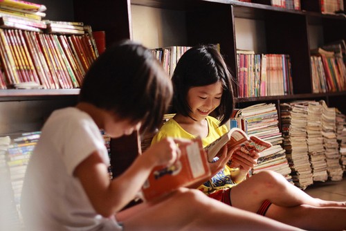 Biblioteca de Duong Lieu, destino de los niños amantes de la lectura - ảnh 2