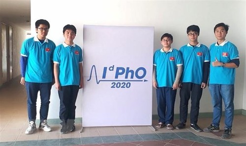 Estudiantes vietnamitas ganan medallas en Olimpiada Internacional de Física 2020 - ảnh 1