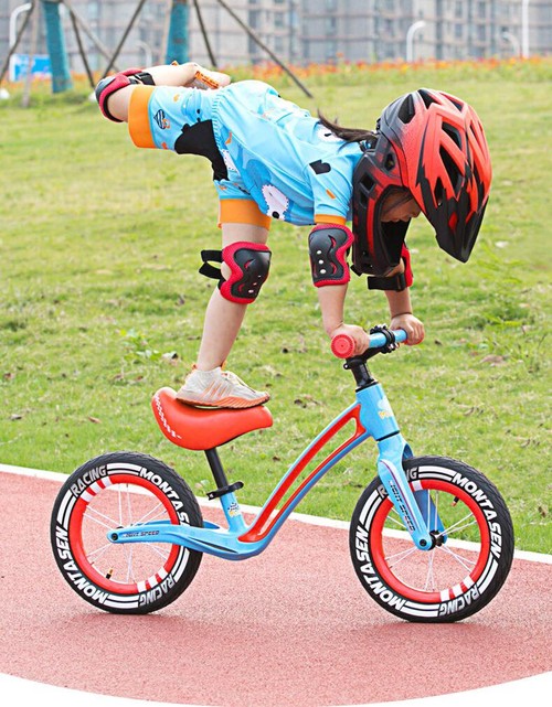 La bicicleta de equilibrio: el nuevo deporte recreativo de los niños vietnamitas - ảnh 3