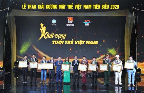 Se celebraron figuras jóvenes vietnamitas por sus méritos sobresalientes en 2020 - ảnh 2