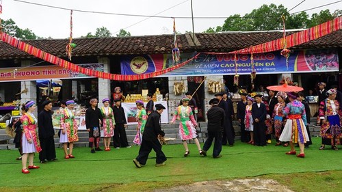 Vibrantes actividades en saludo al Día cultural de las Etnias de Vietnam - ảnh 1