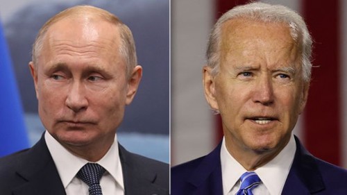Biden le pide a Putin que rebaje la tensión con Ucrania - ảnh 1