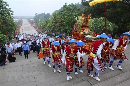 Numerosas actividades en homenaje a los reyes Hung en la provincia de Phu Tho - ảnh 1