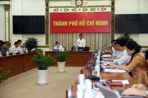Gobierno vietnamita pide impulsar el control de las aglomeraciones en respuesta al covid-19 - ảnh 1