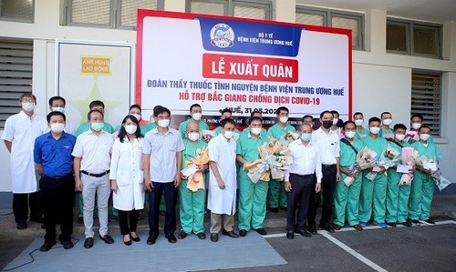 Localidades vietnamitas se unen para ayudar en la lucha antipandémica en Bac Giang - ảnh 1