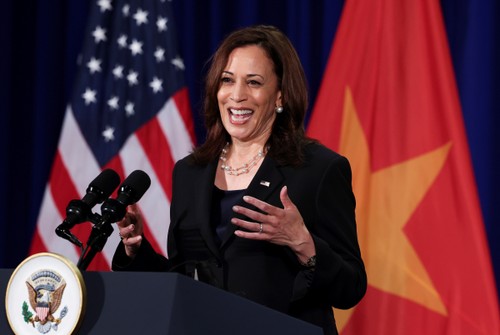 Prensa internacional destaca la visita a Vietnam de la vicepresidenta estadounidense Kamala Harris - ảnh 1