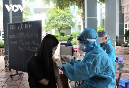 Phu Nhuan finaliza la inyección de segunda dosis de vacunas contra el covid-19 - ảnh 1