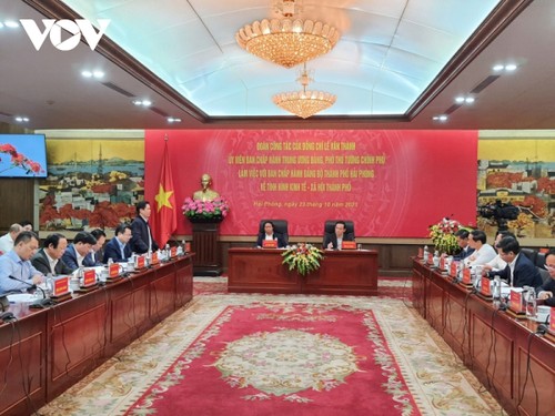 El viceprimer ministro orienta el desarrollo de tres pilares económicos en Hai Phong - ảnh 1
