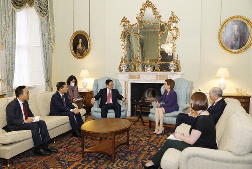 Primer ministro vietnamita reitera el deseo de fortalecer la cooperación con el Reino Unido y sus regiones - ảnh 1