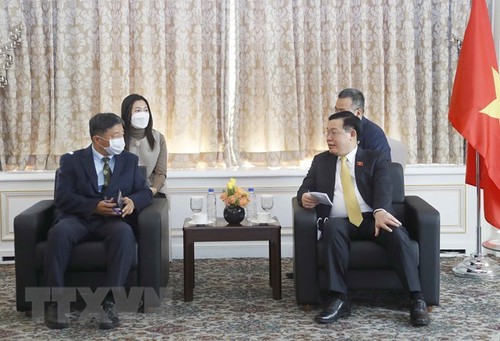 Presidente del Parlamento vietnamita se reúne con gerentes de compañías surcoreanas - ảnh 2