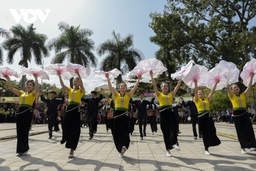 La danza Xoe de los Thai - ảnh 3