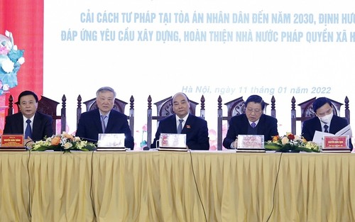 Presidente vietnamita destaca la importancia de una justicia profesional, moderna, justa y transparente - ảnh 2