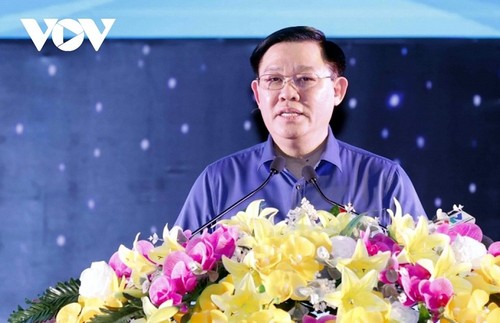 Líder del Legislativo visita Binh Duong en ocasión del Tet - ảnh 1