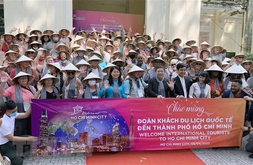 Ciudad Ho Chi Minh recibe hoy a 130 turistas extranjeros - ảnh 1