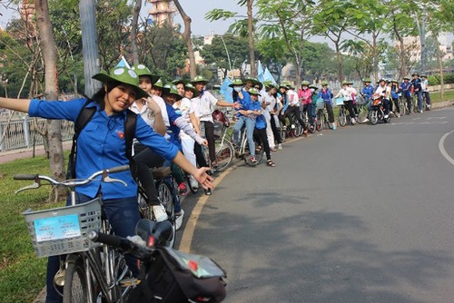 「サイゴンへ進む」自転車行進 - ảnh 1
