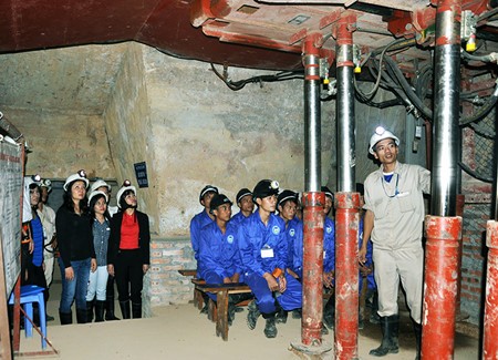 クアンニン省の石炭採掘体験ツアー