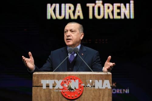 トルコ ６月２４日にダブル選 エルドアン大統領 権限強化図る