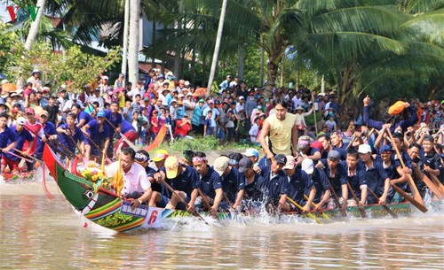 クメール族の独特な文化 オク・オム・ボク祭りとは - ảnh 1