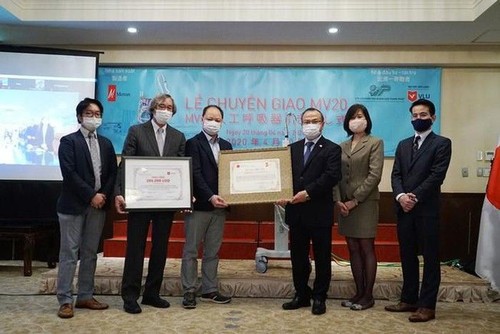 日本の医療機器メーカー ベトナムに人工呼吸器を贈呈 - ảnh 1