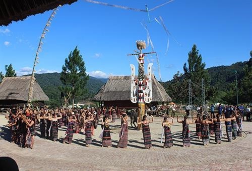 コトゥ族の姉妹村落を結ぶ儀式 - ảnh 1