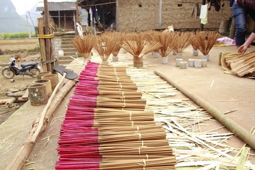 ヌン族の伝統的な線香製造職業 - ảnh 1