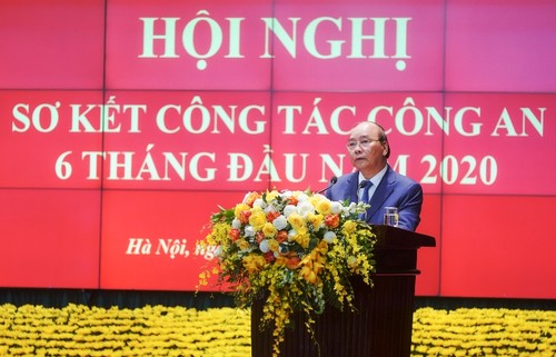 Thủ tướng Nguyễn Xuân Phúc: Lực lượng công an đóng góp quan trọng trong phòng, chống dịch COVID-19 - ảnh 1