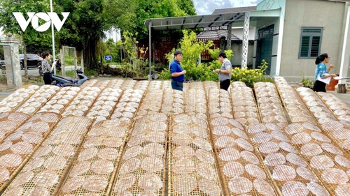 コメ煎餅作りの開発をめざすアンガイ村の取り組み - ảnh 2