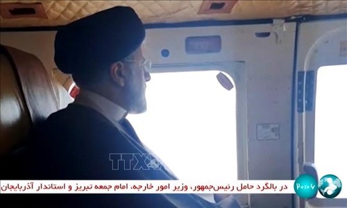 イラン大統領ら搭乗のヘリが不時着、大規模捜索続く - ảnh 1