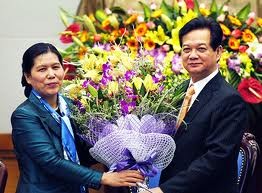 PM Nguyen Tan Dung mengadakan temu kerja dengan Presidium Federasi Wanita Vietnam. - ảnh 1