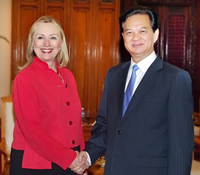 Menlu AS Hillary Clinton mengunjungi Vietnam. - ảnh 2